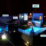 Villa I U *