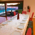 Villa I U *