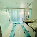 Villa I U *
