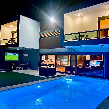 I U Villa *