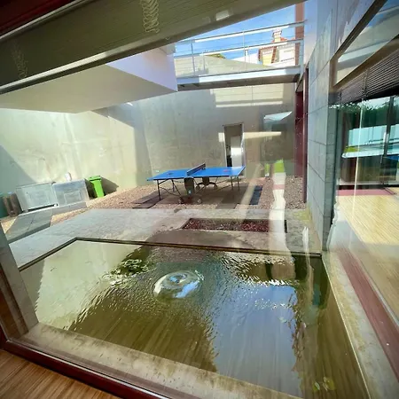 Villa I U *